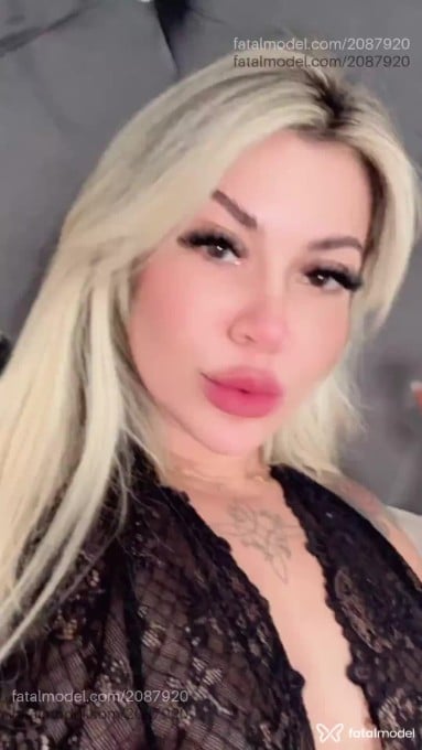 Acompanhante mulher loira (o) de olhos mel - Angel Antonelli