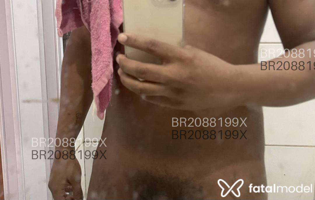 Acompanhante homem morena (o) de olhos pretos - João Paraens Acompanhante homem morena (o) de olhos pretos - João Paraens