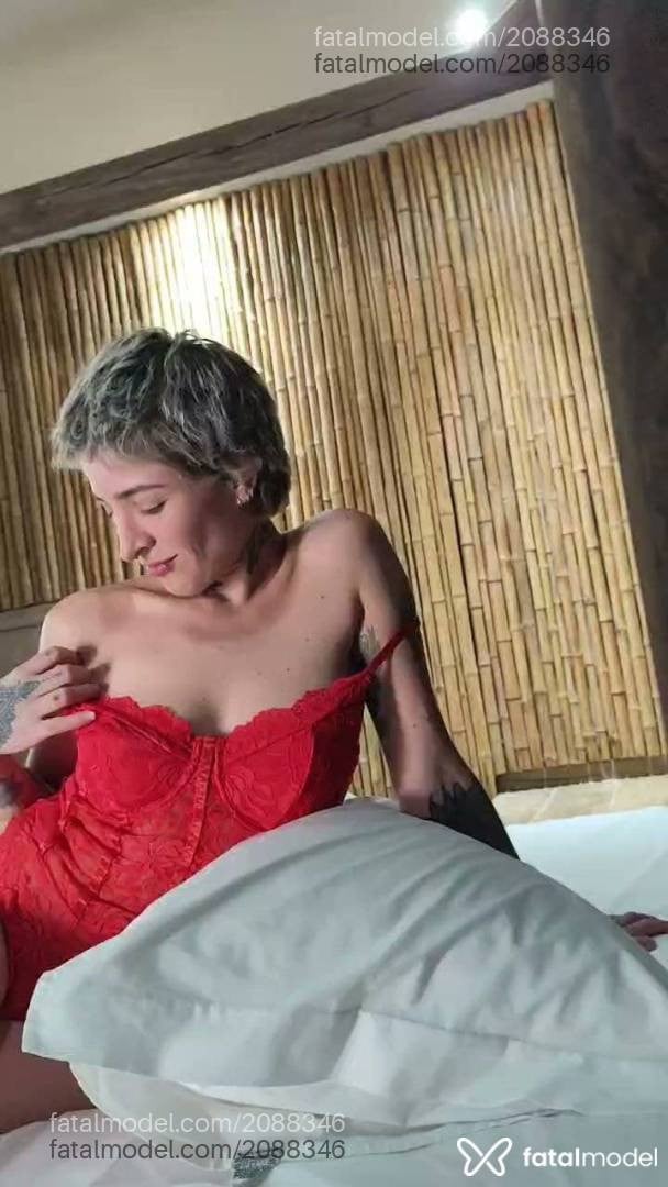 Acompanhante mulher com cabelo castanho de olhos mel em Curitiba - Sister Hong