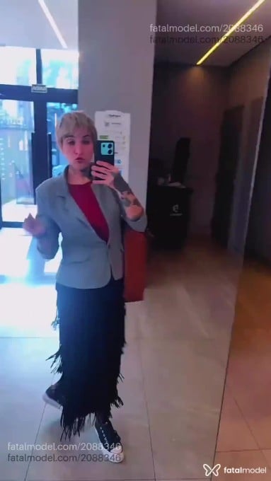 Acompanhante mulher com cabelo castanho de olhos mel em Curitiba - Sister Hong