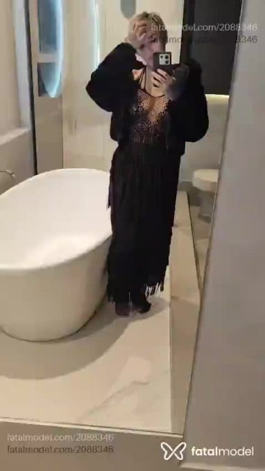 Acompanhante mulher com cabelo castanho de olhos mel - Sister Hong