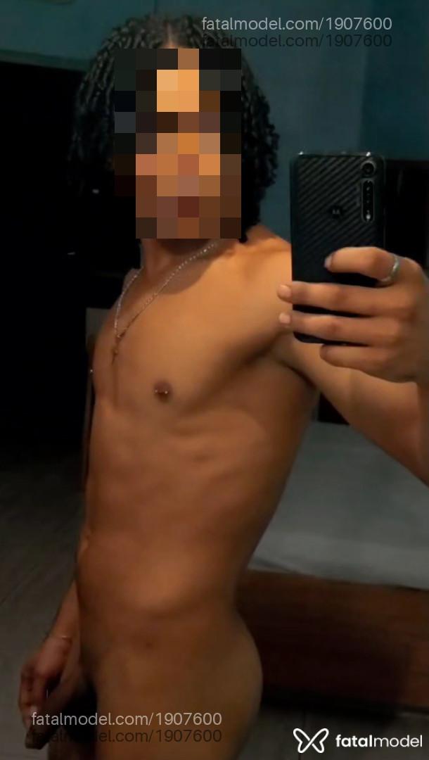 Acompanhante homem morena (o) de olhos pretos - Henrique Acompanhante homem morena (o) de olhos pretos - Henrique