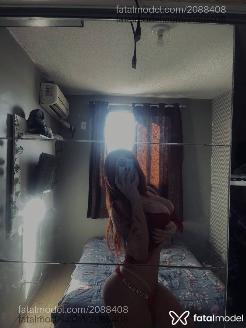 Acompanhante mulher trans ruiva (o) de olhos verdes - Julya Jolie