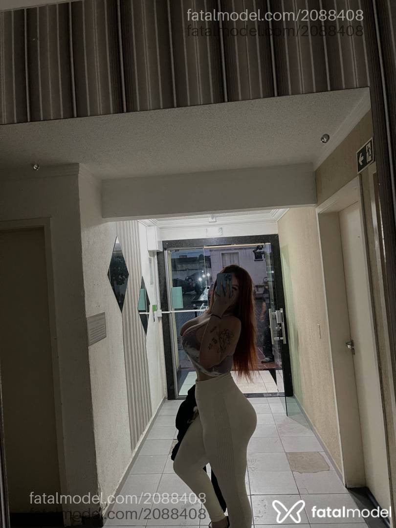 Acompanhante mulher trans ruiva (o) de olhos verdes - Julya Jolie