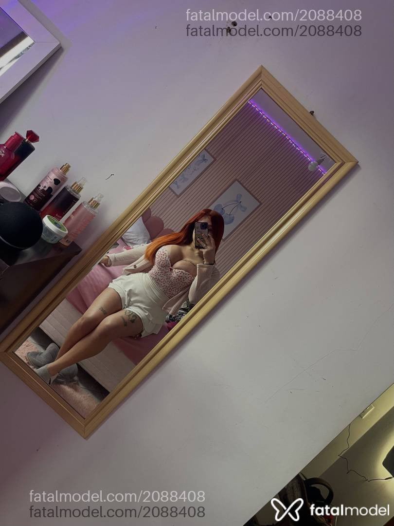 Acompanhante mulher trans ruiva (o) de olhos verdes - Julya Jolie