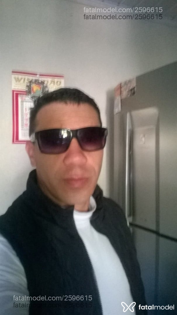 Acompanhante homem com cabelo castanho de olhos castanhos em Blumenau - Eliseu