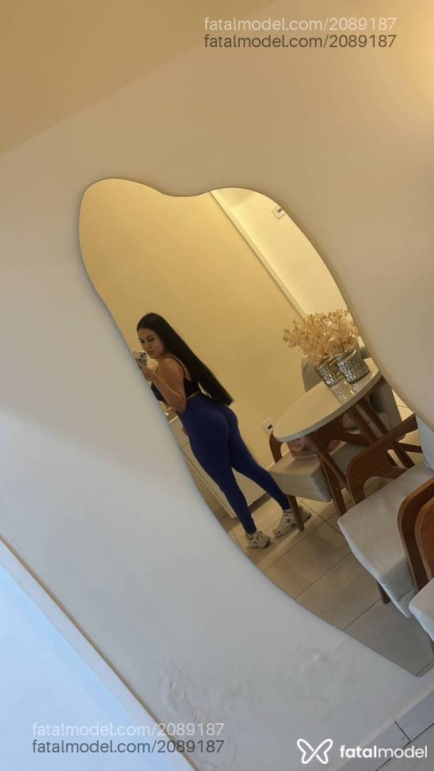Acompanhante mulher morena (o) de olhos pretos - Lorena
