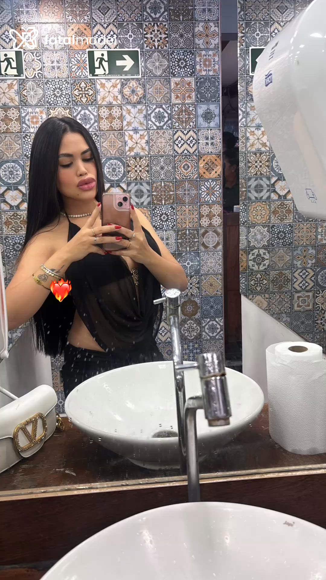 Acompanhante mulher morena (o) de olhos pretos - Lorena Acompanhante mulher morena (o) de olhos pretos - Lorena
