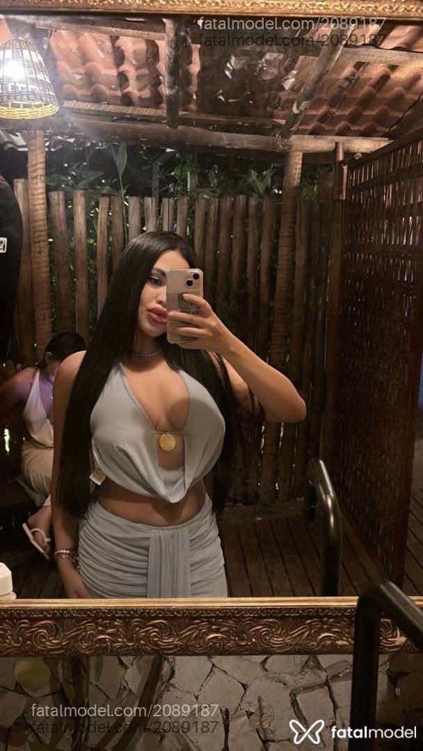 Acompanhante mulher morena (o) de olhos pretos - Lorena