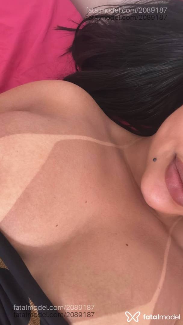 Acompanhante mulher morena (o) de olhos pretos - Lorena