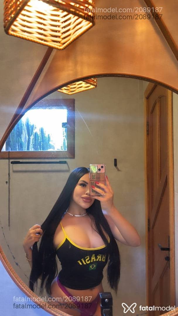 Acompanhante mulher morena (o) de olhos pretos - Lorena