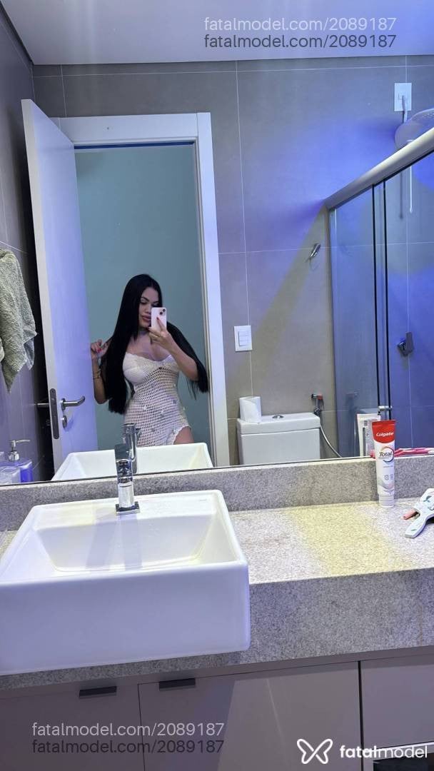 Acompanhante mulher morena (o) de olhos pretos - Lorena