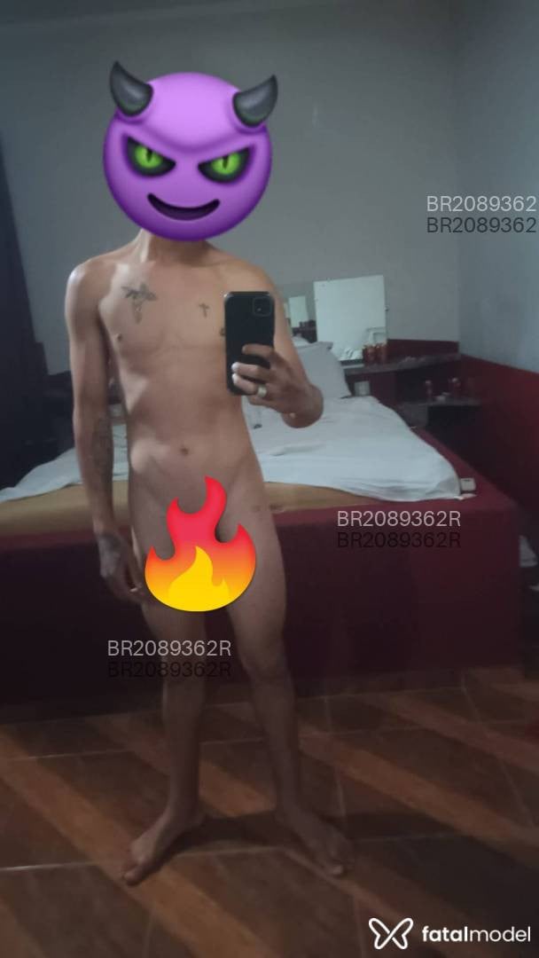 Acompanhante homem com cabelo castanho de olhos castanhos - Victor Gabriel Acompanhante homem com cabelo castanho de olhos castanhos - Victor Gabriel