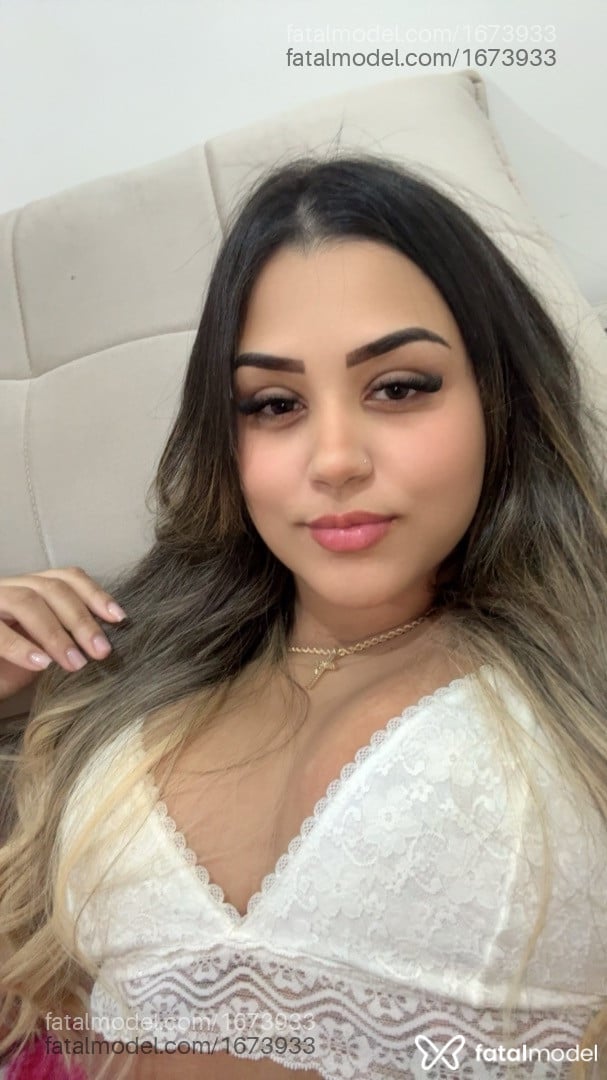 Acompanhante mulher loira (o) de olhos castanhos - Carol