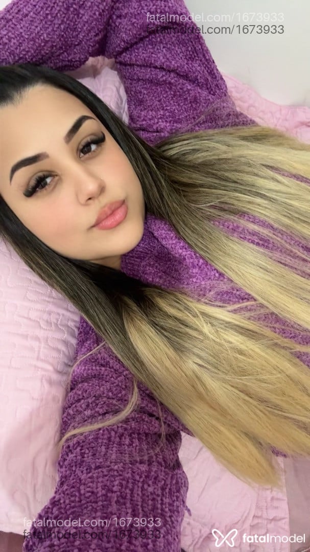 Acompanhante mulher loira (o) de olhos castanhos - Carol