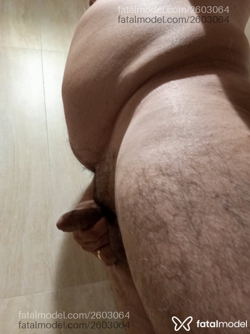 Acompanhante homem com cabelo grisalho de olhos pretos em Virtual Acompanhante homem com cabelo grisalho de olhos pretos em Virtual - Ricardo