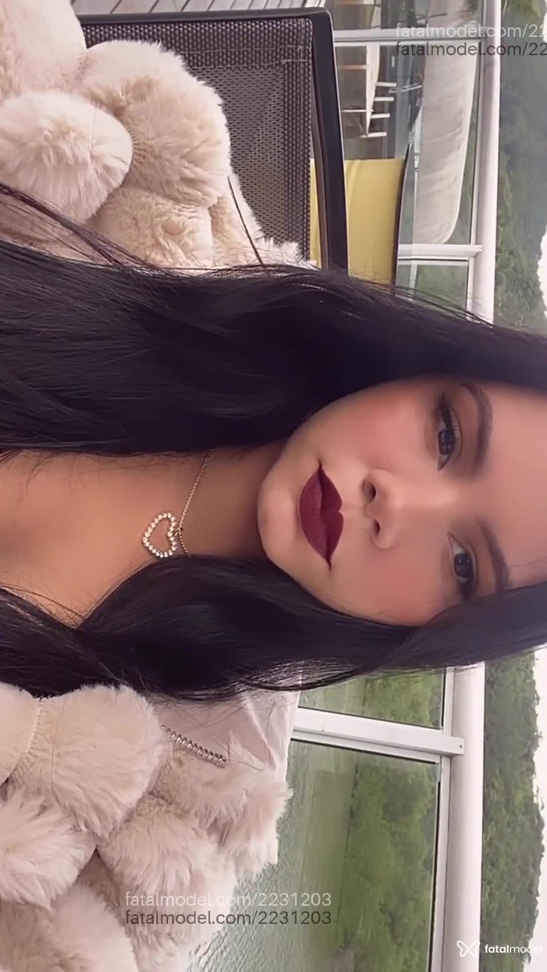 Acompanhante mulher morena (o) de olhos castanhos em Balneário Camboriú - Dafine
