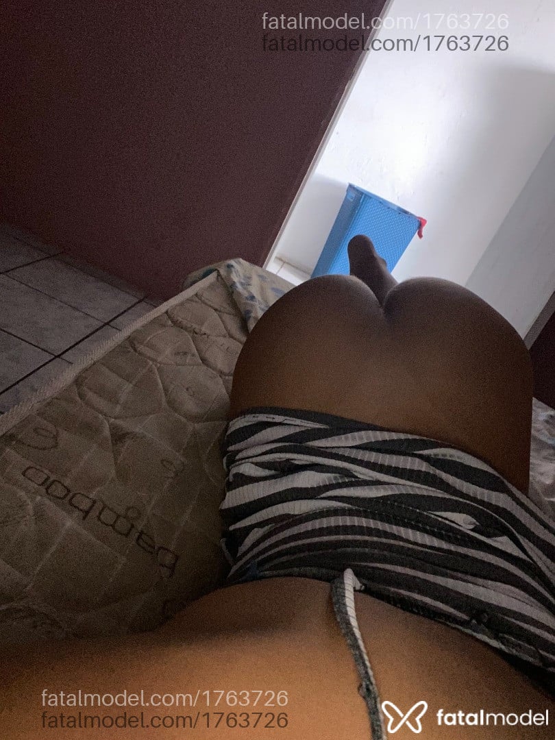 Acompanhante mulher trans morena (o) de olhos pretos - Pimentinhabb
