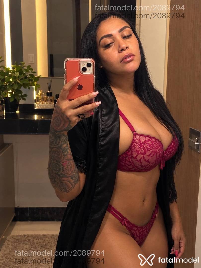 Acompanhante mulher morena (o) de olhos castanhos - Agatha Freitas