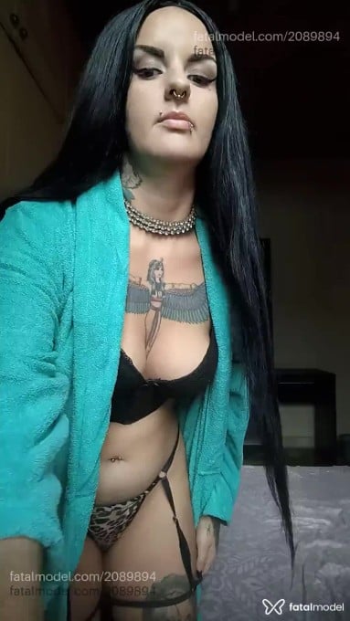 Acompanhante mulher morena (o) de olhos castanhos - Mirella Acompanhante mulher morena (o) de olhos castanhos - Mirella