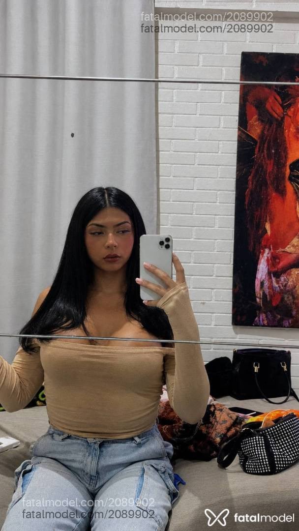 Acompanhante mulher trans morena (o) de olhos pretos - Kimberly Saiago