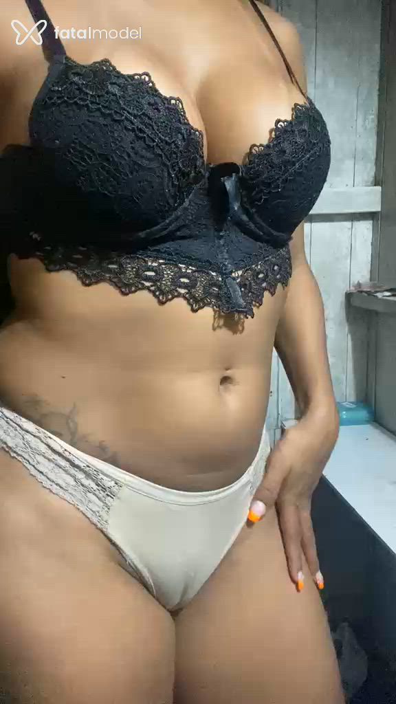 Acompanhante mulher morena (o) de olhos pretos - Bianca Carvalho Acompanhante mulher morena (o) de olhos pretos - Bianca Carvalho