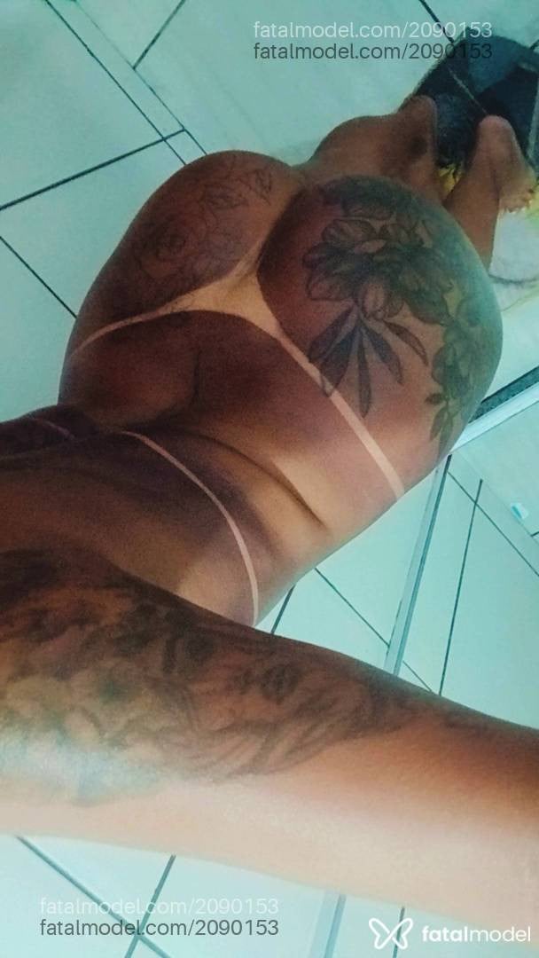 Acompanhante mulher morena (o) de olhos pretos - Lorena Flor