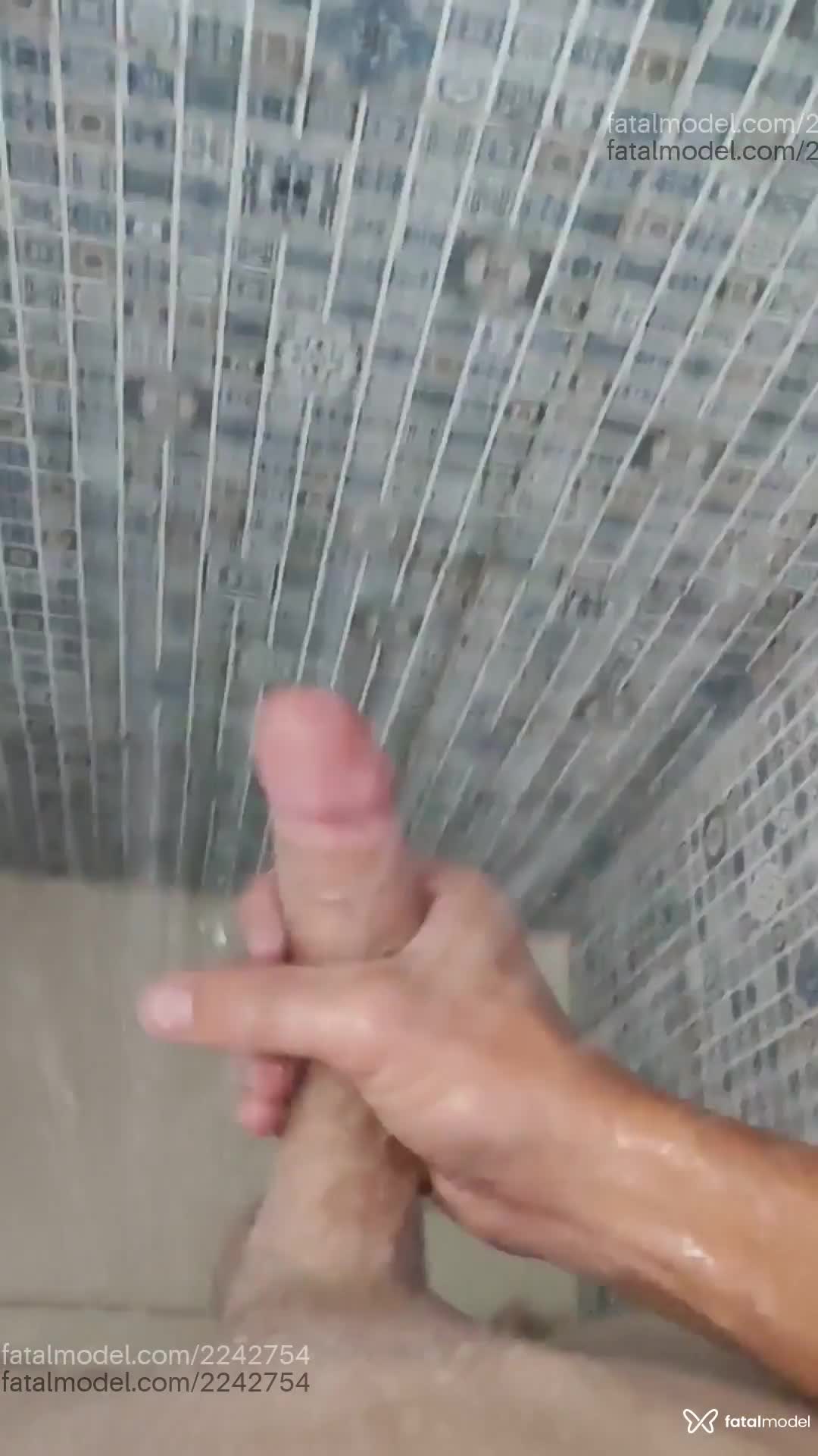 Acompanhante homem com cabelo castanho de olhos castanhos - João Vitor Acompanhante homem com cabelo castanho de olhos castanhos - João Vitor