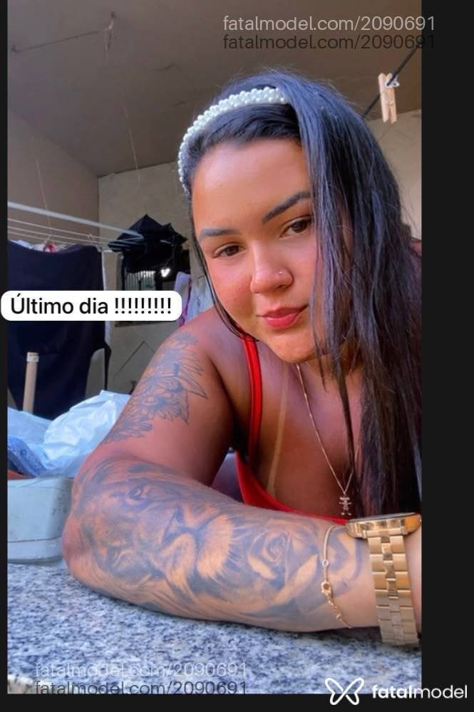 Acompanhante mulher com cabelo castanho de olhos castanhos - Mirella Silva