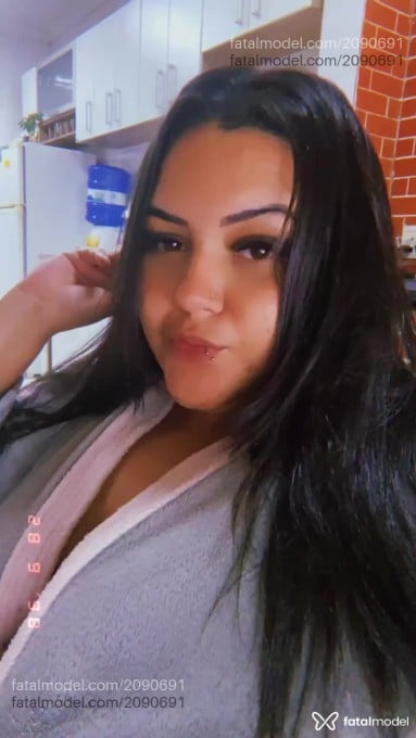 Acompanhante mulher com cabelo castanho de olhos castanhos em Volta Redonda - Mirella Silva