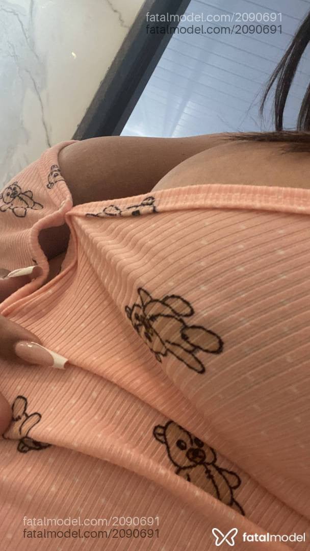 Acompanhante mulher com cabelo castanho de olhos castanhos - Mirella Silva