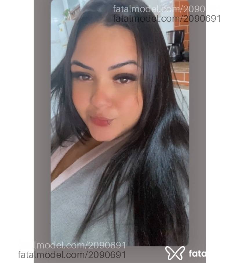 Acompanhante mulher com cabelo castanho de olhos castanhos - Mirella Silva