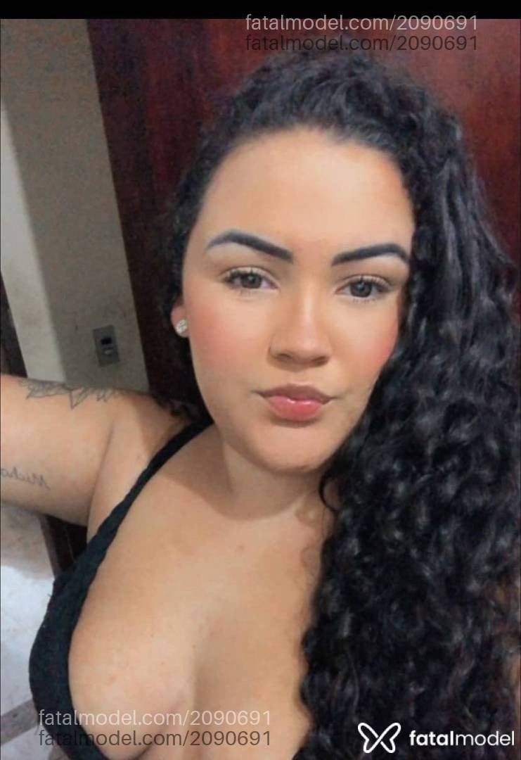 Acompanhante mulher com cabelo castanho de olhos castanhos - Mirella Silva