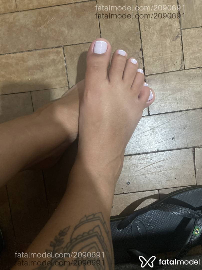 Acompanhante mulher com cabelo castanho de olhos castanhos - Mirella Silva