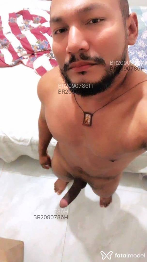 Acompanhante homem com cabelo castanho de olhos pretos em Curitiba - Marcello
