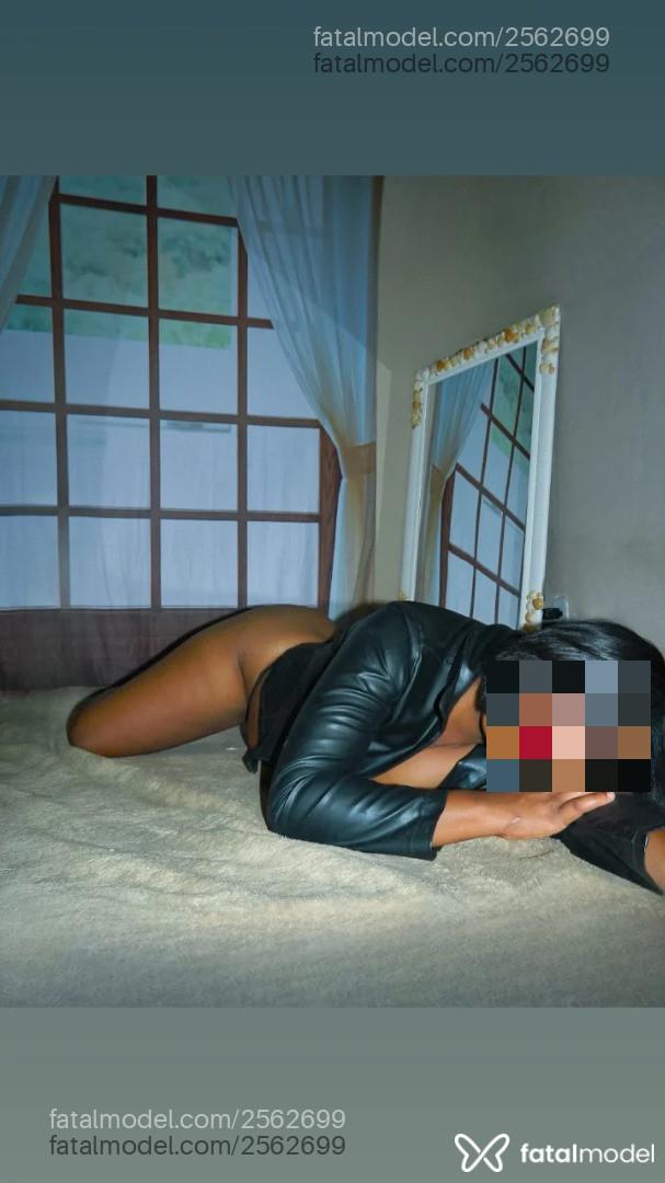 Acompanhante mulher morena (o) de olhos pretos em Duque de Caxias - Julia