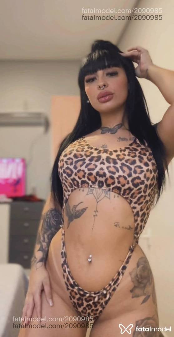 Acompanhante mulher morena (o) de olhos castanhos - Victoria Gaúch