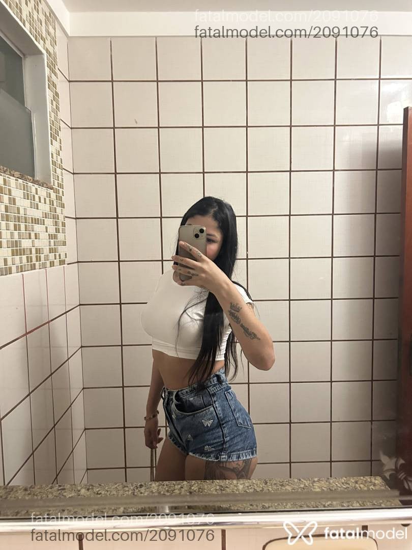 Acompanhante mulher morena (o) de olhos mel - Victoria