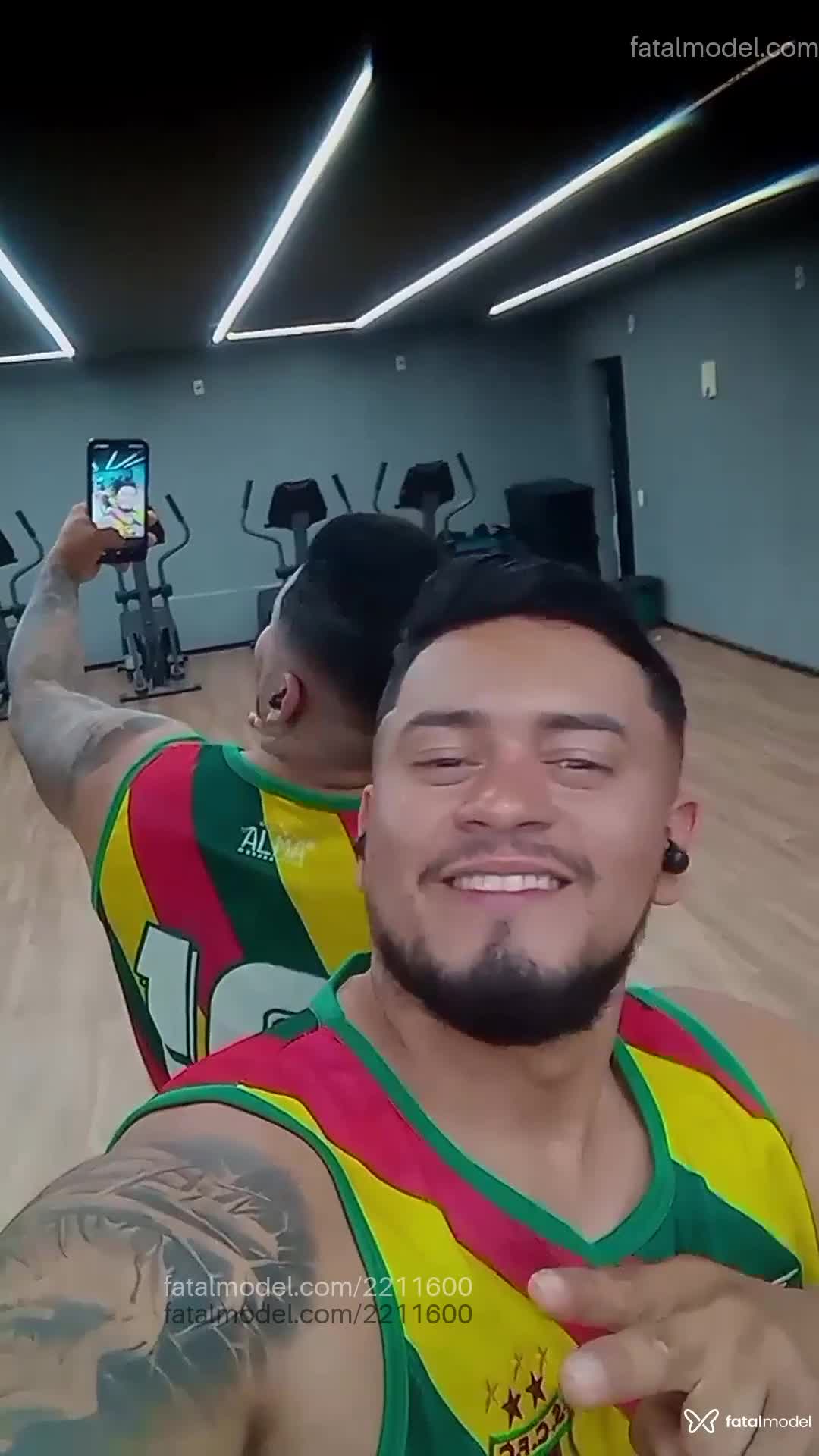 Acompanhante homem morena (o) de olhos castanhos em São Paulo - Henry