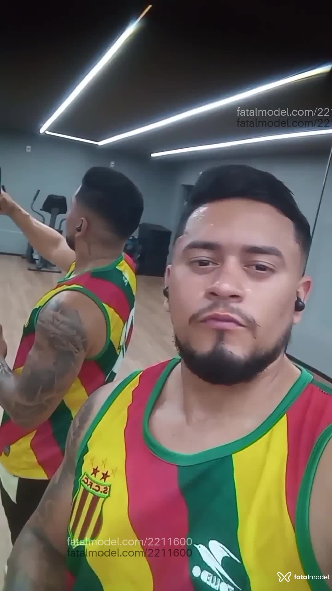 Acompanhante homem morena (o) de olhos castanhos em São Paulo - Henry