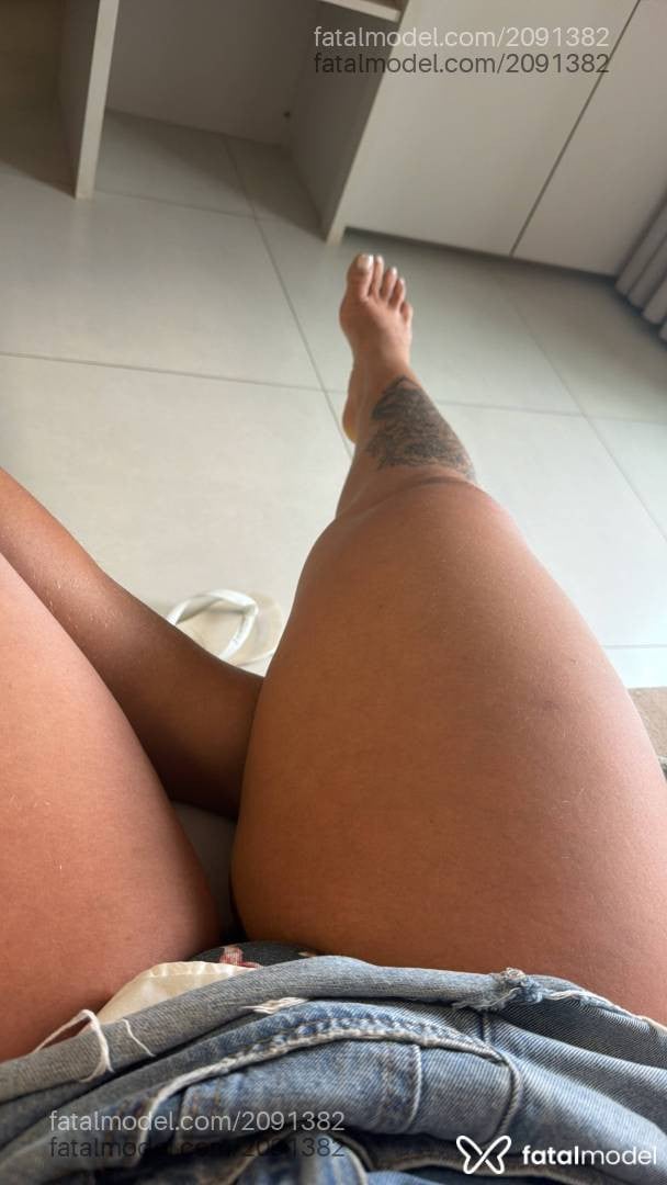 Acompanhante mulher loira (o) de olhos castanhos - Lary Ferrari