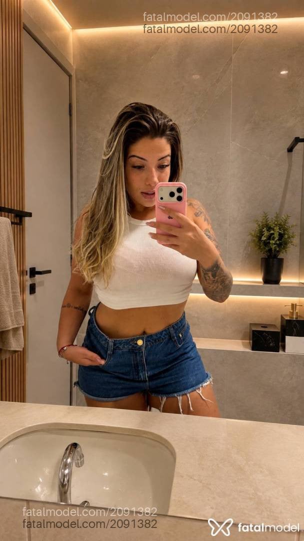Acompanhante mulher loira (o) de olhos castanhos - Lary Ferrari