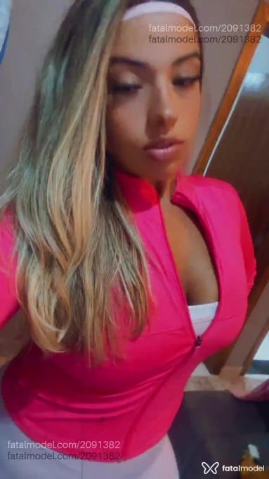 Acompanhante mulher loira (o) de olhos castanhos - Lary Ferrari Acompanhante mulher loira (o) de olhos castanhos - Lary Ferrari