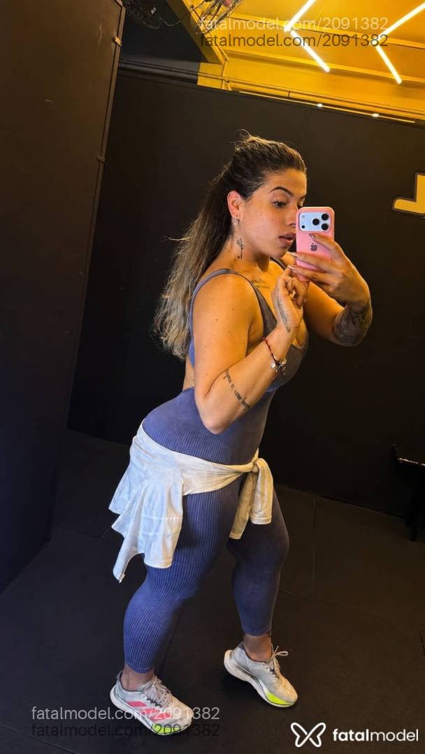 Acompanhante mulher loira (o) de olhos castanhos - Lary Ferrari