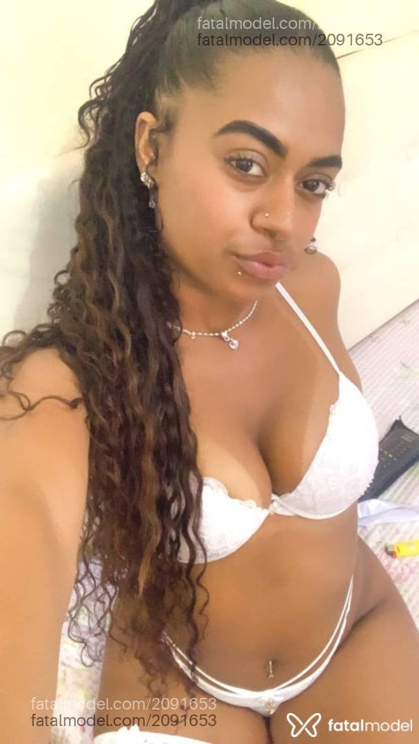 Acompanhante mulher morena (o) de olhos pretos - Nicole