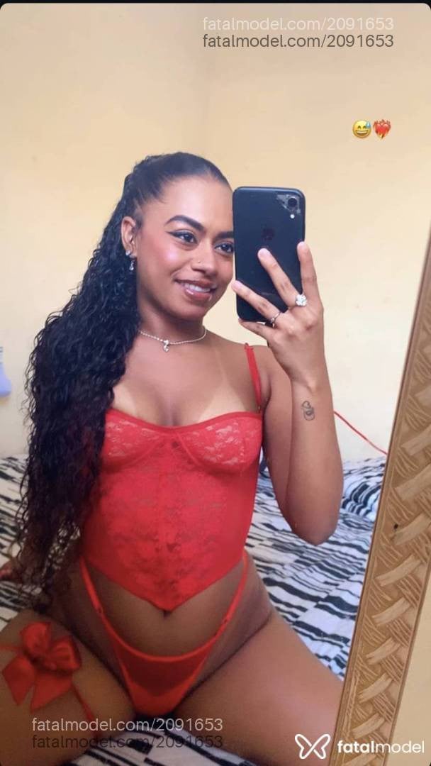 Acompanhante mulher morena (o) de olhos pretos - Nicole