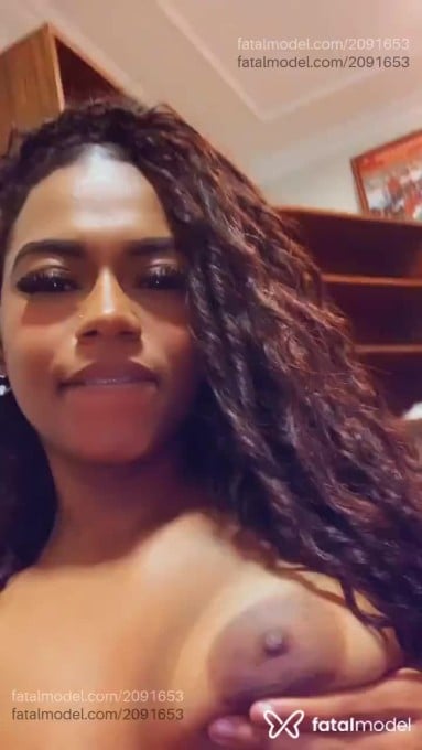 Acompanhante mulher morena (o) de olhos pretos - Nicole
