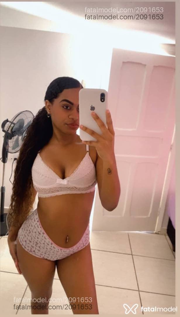 Acompanhante mulher morena (o) de olhos pretos - Nicole