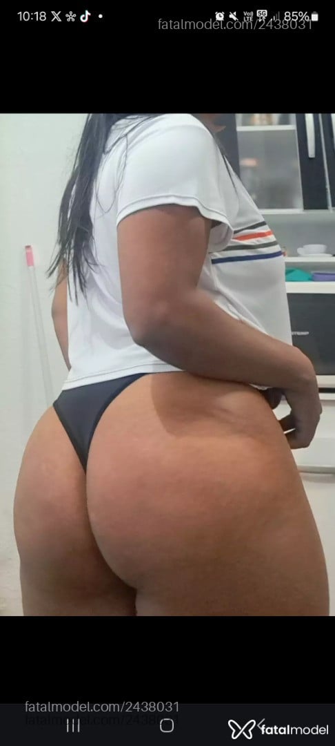 Acompanhante mulher com cabelo castanho de olhos castanhos - Juju