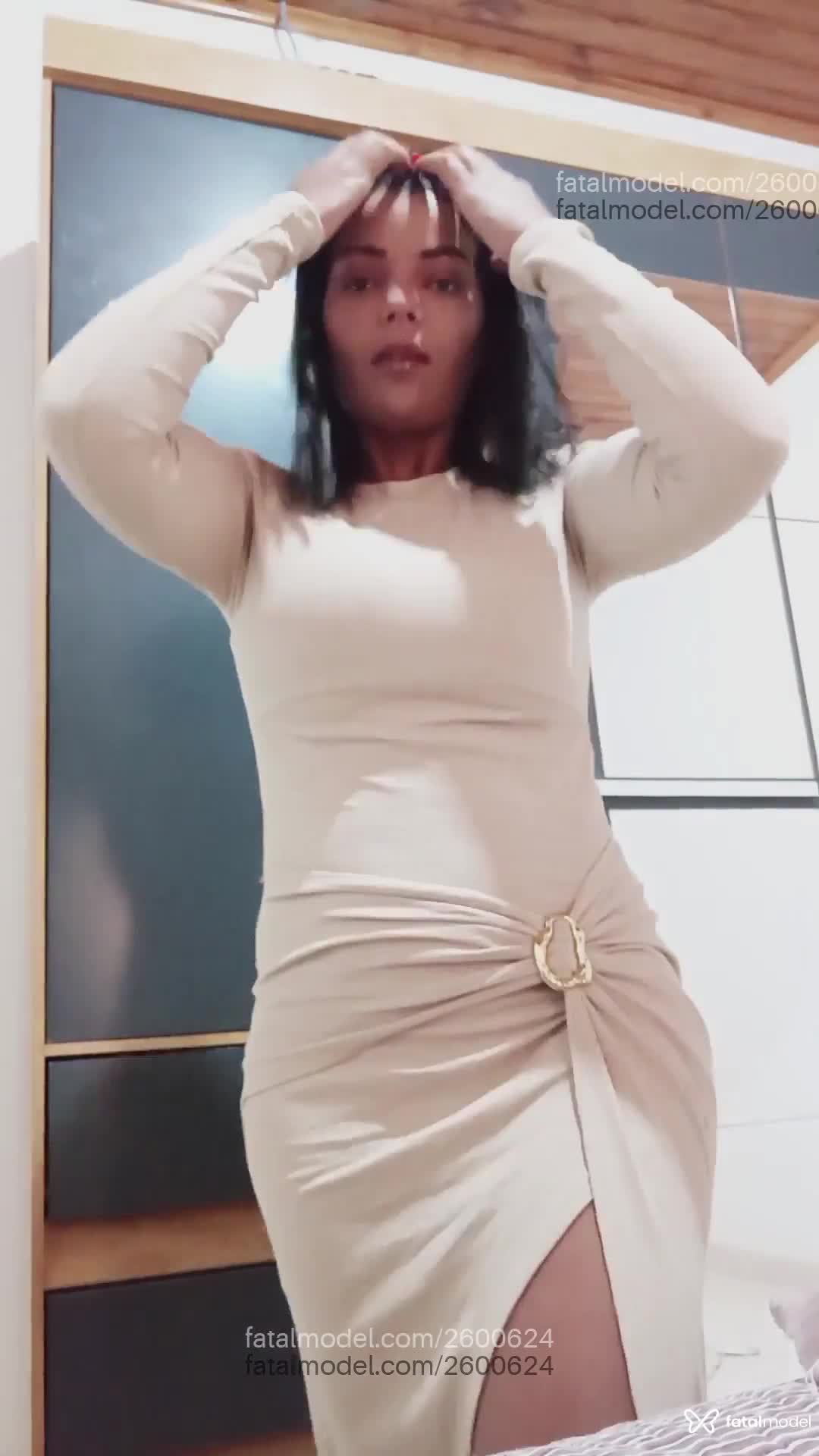 Acompanhante mulher morena (o) de olhos pretos - Angel